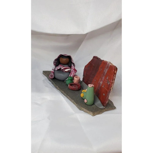 Southwestern Native Clay Figurine On Slate And Jasper Signed By J.K. SEVERSON - Picture 13 of 15